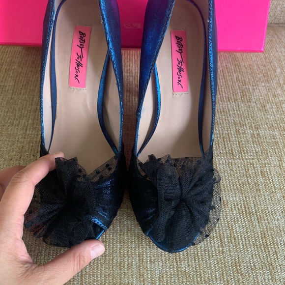 Betsey Johnson Blue Fabric Heel Size 8 - Picture 2 of 7